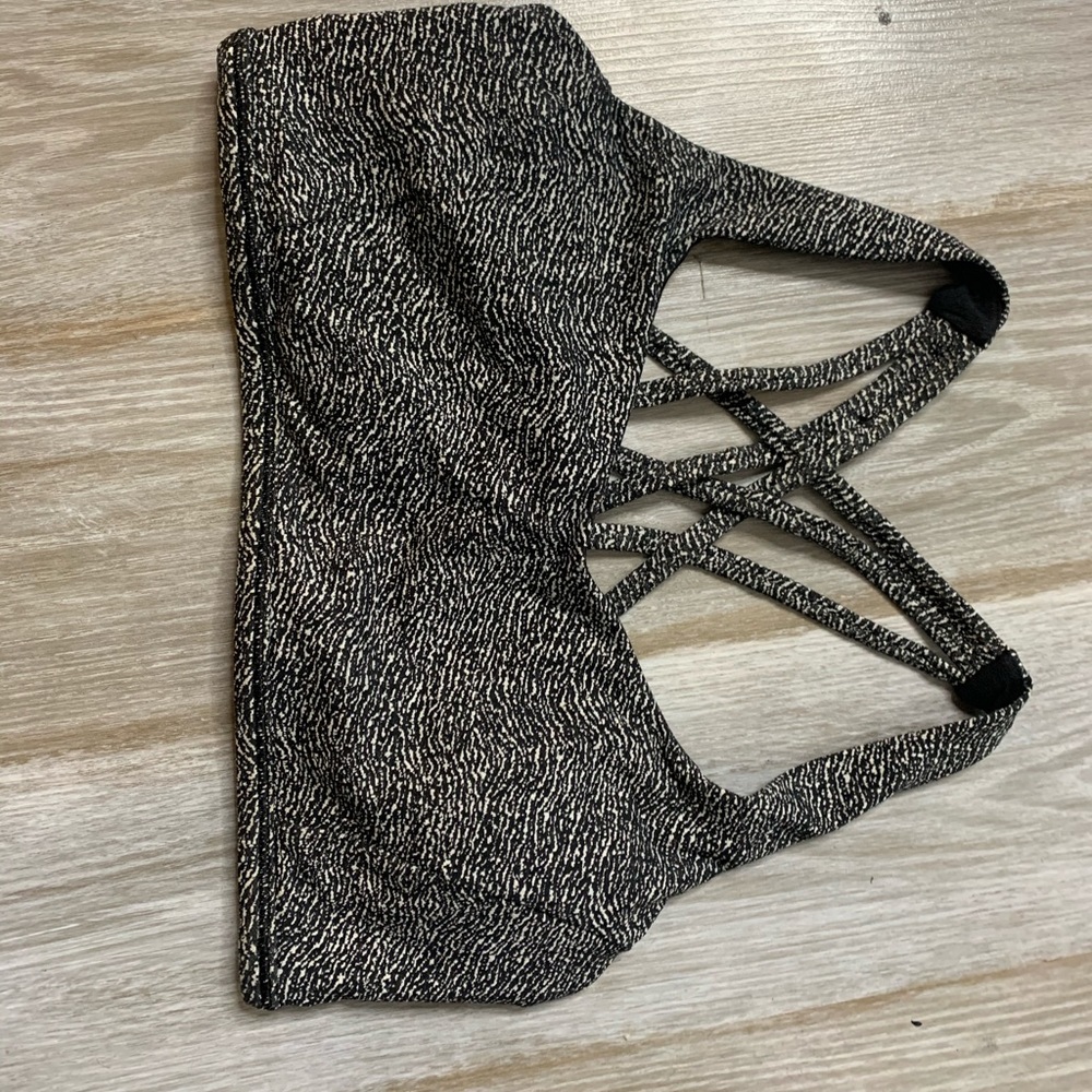 Lululemon free to be sports bra